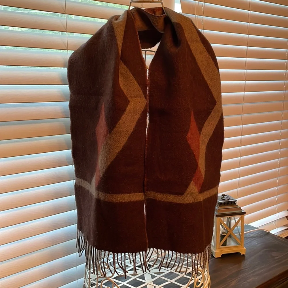 Lambs wool scarf.